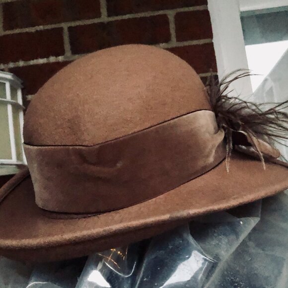 RARE 1970s Boutique by Kates Canada Vintage Felt Hat with Feather Trim Brown - Picture 2 of 5
